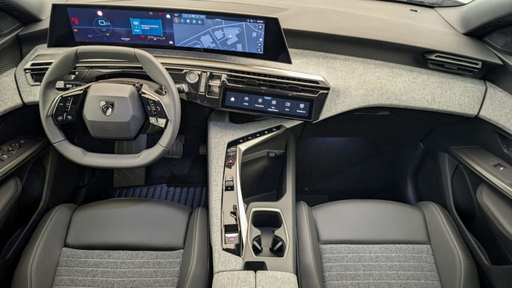 PEUGEOT 3008 Hybrid 145 e-DCS6 Allure - ref: 1-342793 - Photo 13