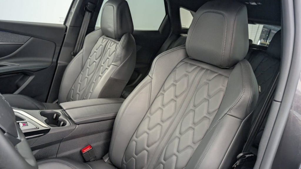 PEUGEOT 3008 Hybrid 136 e-DCS6 Allure Pack - ref: 1-342968 - Photo 16