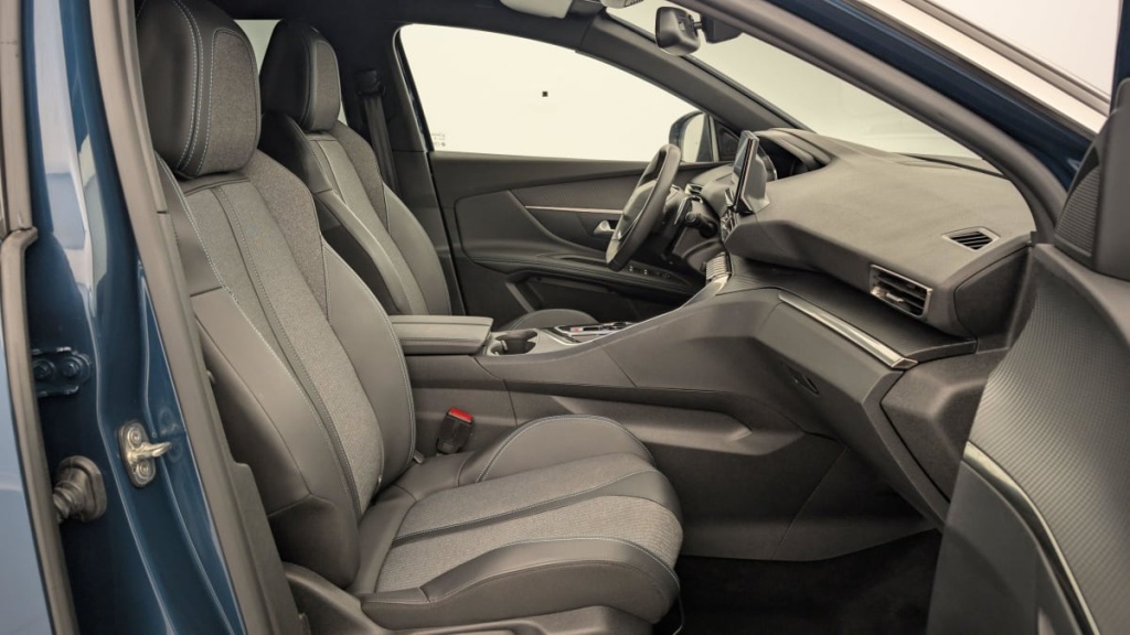 PEUGEOT 3008 Hybrid 136 e-DCS6 Allure Pack - ref: 1-342969 - Photo 9