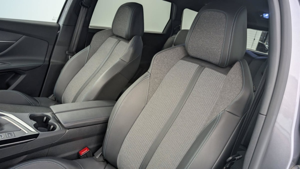PEUGEOT 5008 PureTech 130ch S S BVM6 Allure Pack - ref: 1-342978 - Photo 16