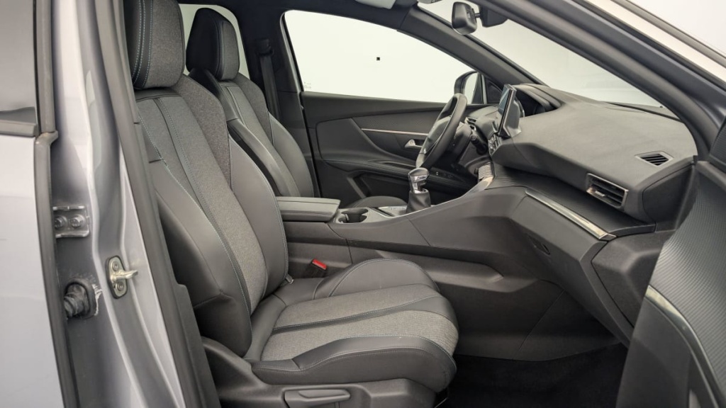 PEUGEOT 5008 PureTech 130ch S S BVM6 Allure Pack - ref: 1-342978 - Photo 9