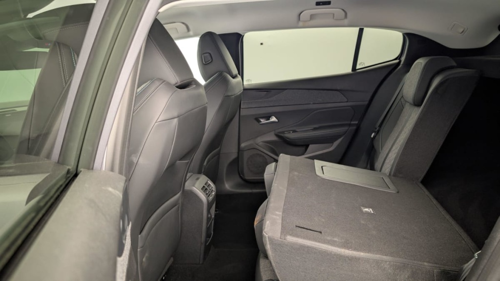 PEUGEOT 408 Hybrid 136 e-DCS6 Allure - ref: 1-343028 - Photo 12