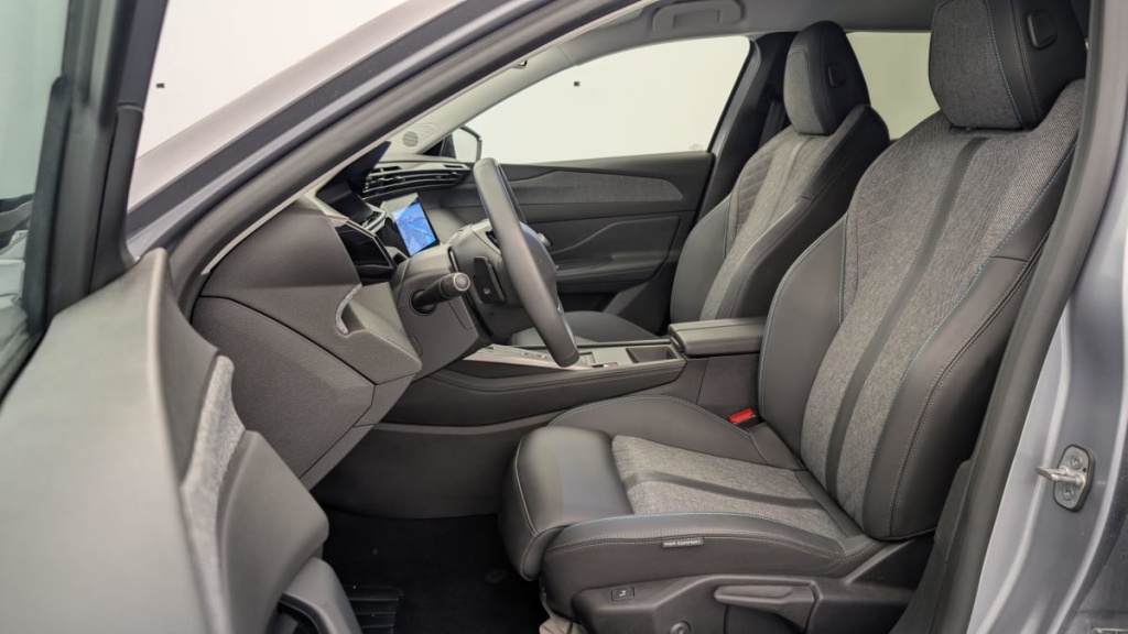 PEUGEOT 408 Hybrid 136 e-DCS6 Allure - ref: 1-343028 - Photo 16