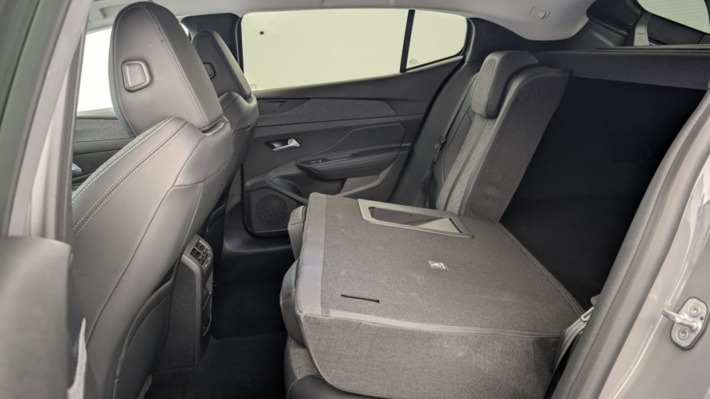 PEUGEOT 408 Hybrid 136 e-DCS6 Allure - ref: 1-343031 - Photo 12