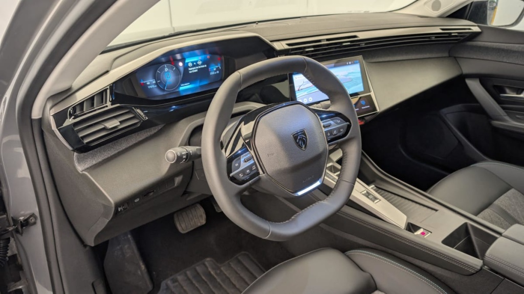 PEUGEOT 408 Hybrid 136 e-DCS6 Allure - ref: 1-343031 - Photo 15
