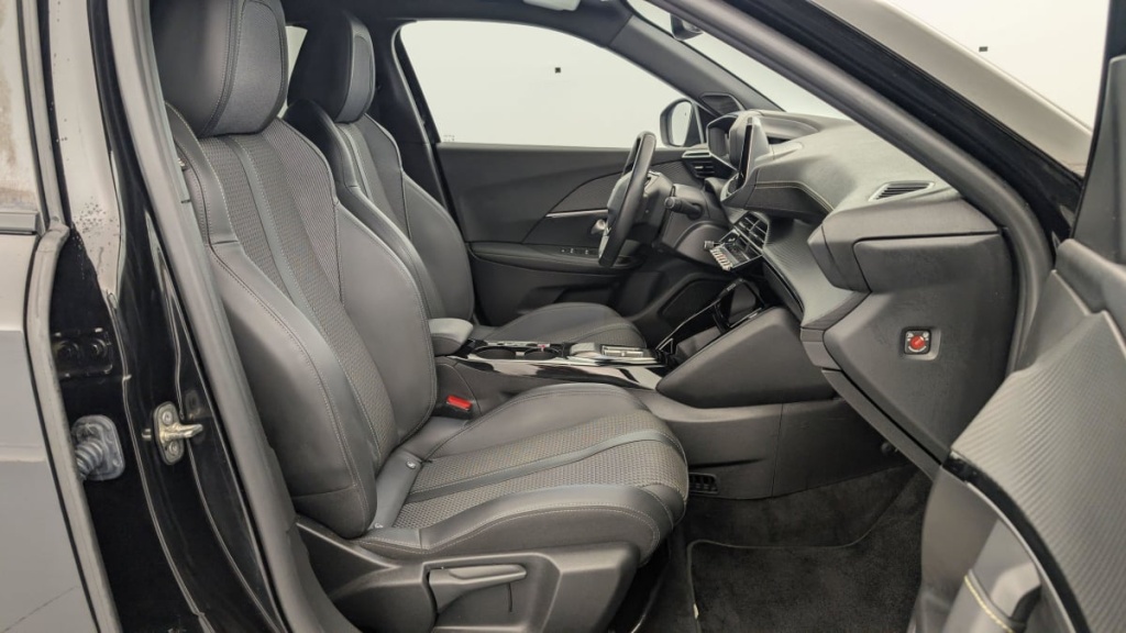PEUGEOT 2008 136 ch GT - ref: 1-343112 - Photo 9
