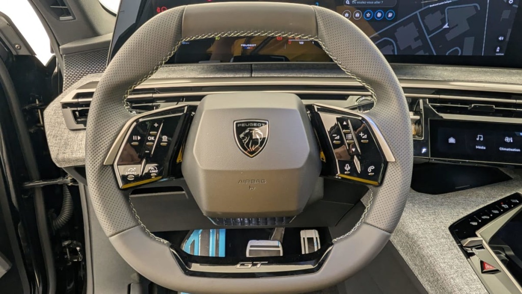 PEUGEOT 3008 Hybrid 145 e-DCS6 GT - ref: 1-343350 - Photo 18