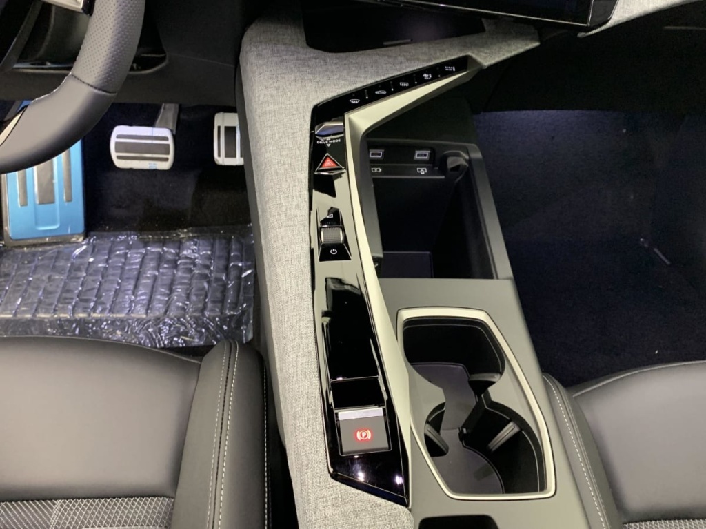 PEUGEOT 3008 Hybrid 145 e-DCS6 GT - ref: 1-343351 - Photo 20