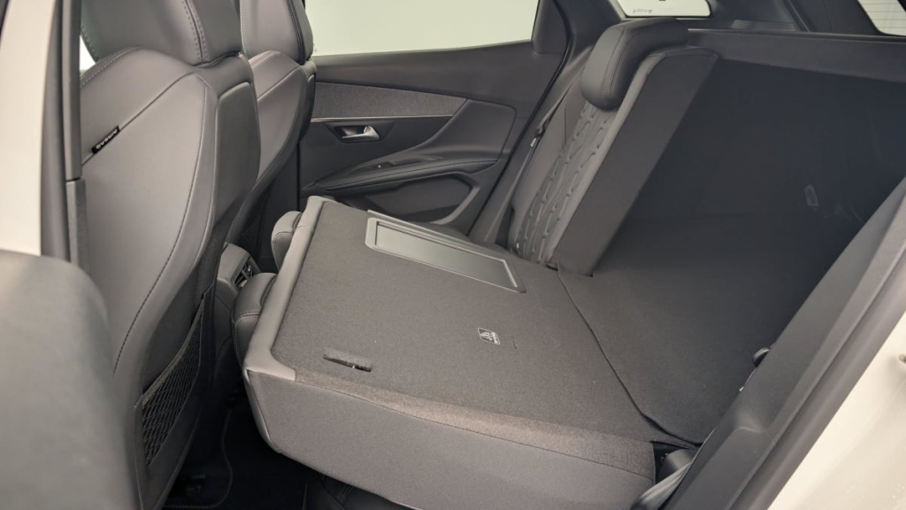 PEUGEOT 3008 Hybrid 180 e-EAT8 Allure Pack - ref: 1-343469 - Photo 12
