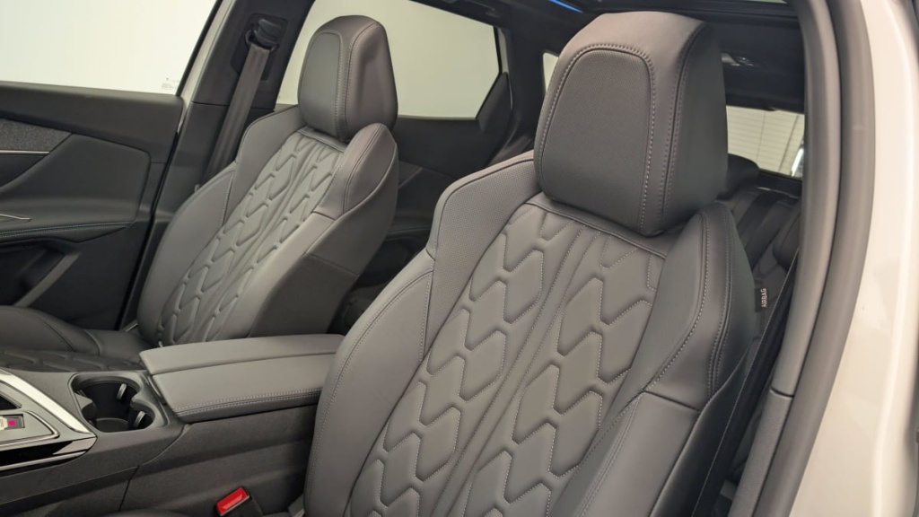 PEUGEOT 3008 Hybrid 180 e-EAT8 Allure Pack - ref: 1-343469 - Photo 16