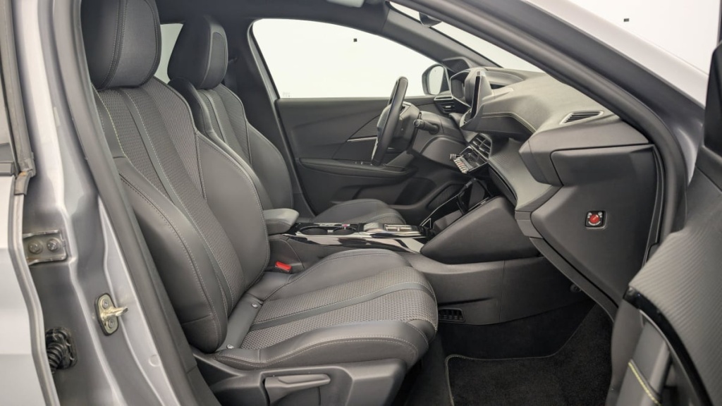 PEUGEOT 208 ELECTRIQUE 50 KWH 136CH GT - ref: 1-343578 - Photo 9