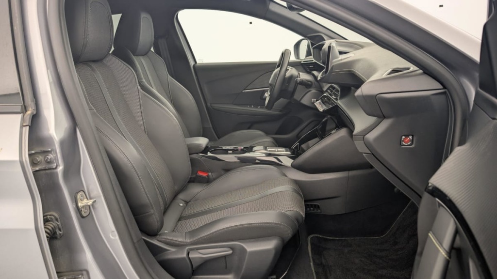 PEUGEOT 208 ELECTRIQUE 50 KWH 136CH GT - ref: 1-343589 - Photo 9