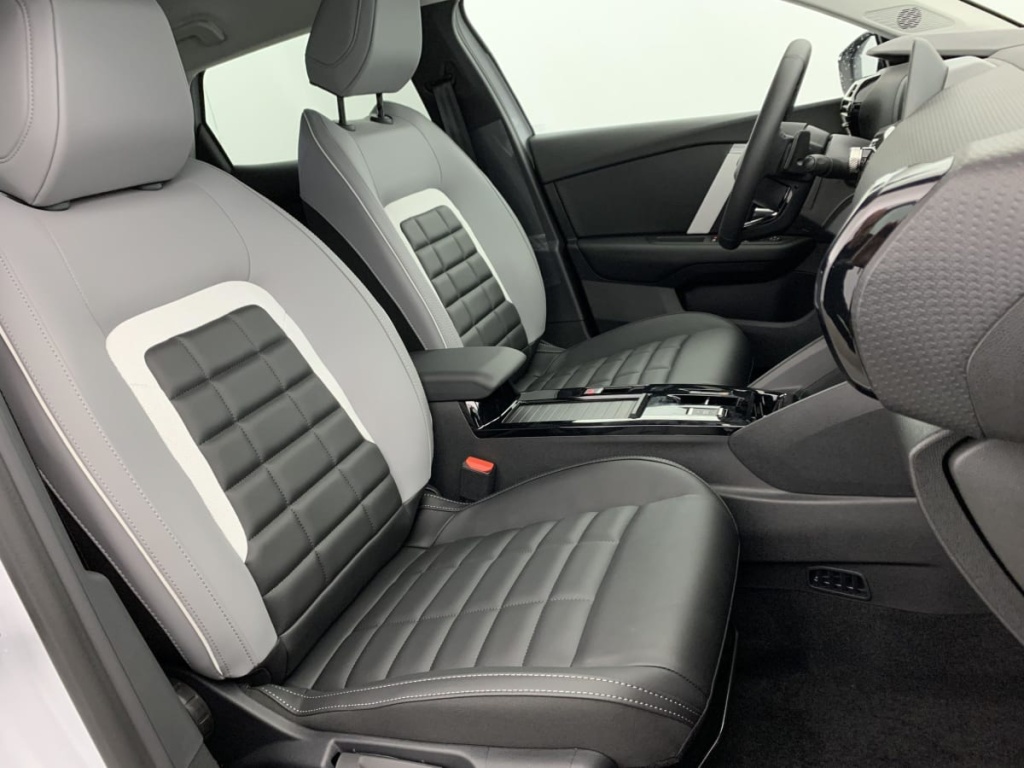 CITROEN C4 Hybride 145 e-DCS6 Max - ref: 1-345281 - Photo 9