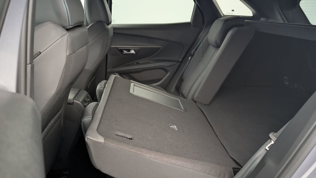 PEUGEOT 3008 Hybrid 180 e-EAT8 Allure Pack - ref: 1-346301 - Photo 12