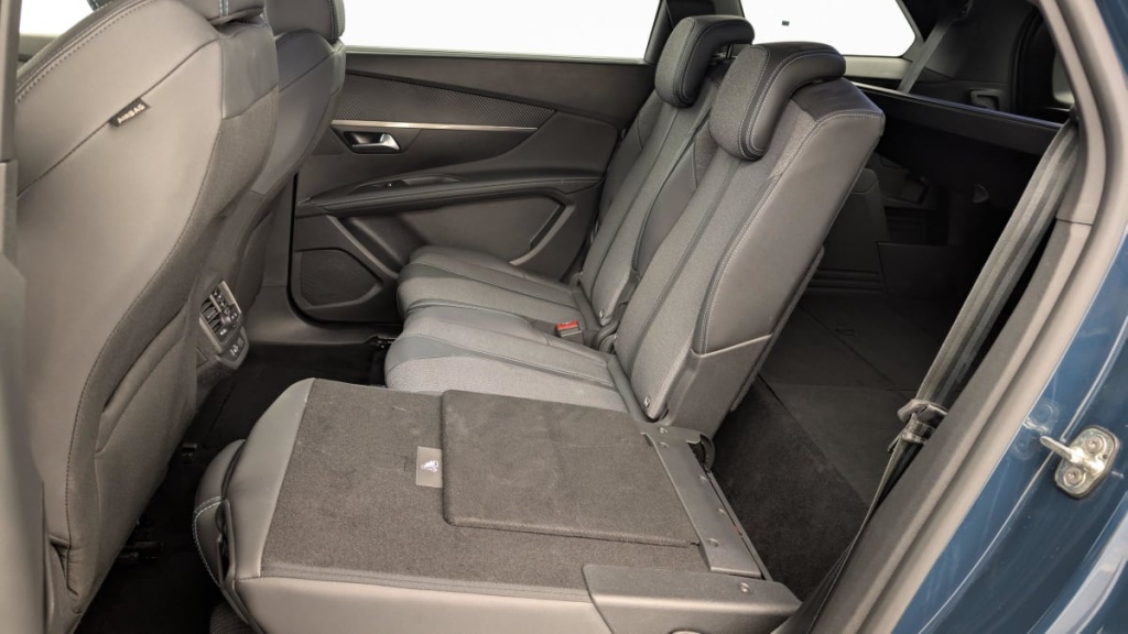 PEUGEOT 5008 Hybrid 136 e-DCS6 Allure Pack - ref: 1-346306 - Photo 12