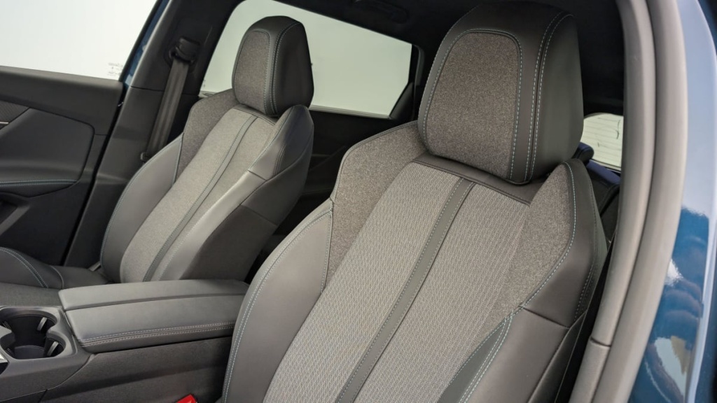 PEUGEOT 5008 Hybrid 136 e-DCS6 Allure Pack - ref: 1-346306 - Photo 16