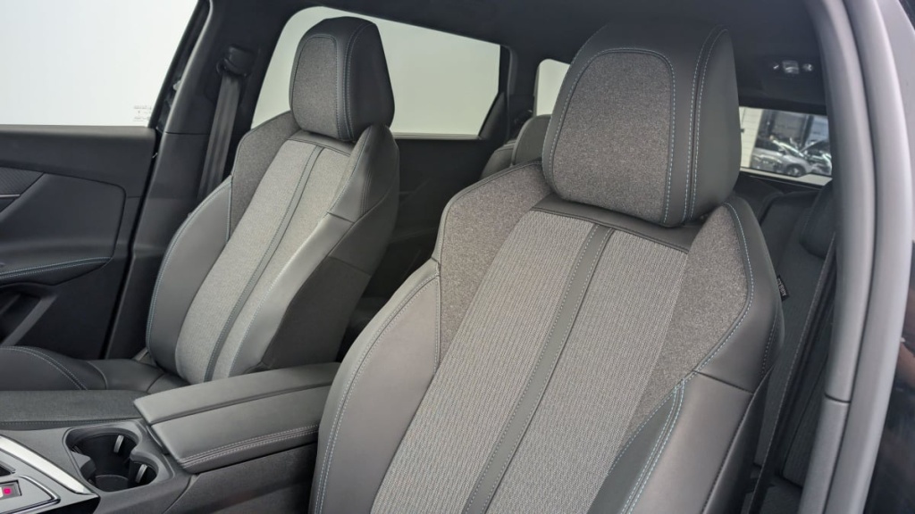 PEUGEOT 5008 Hybrid 136 e-DCS6 Allure Pack - ref: 1-346308 - Photo 16