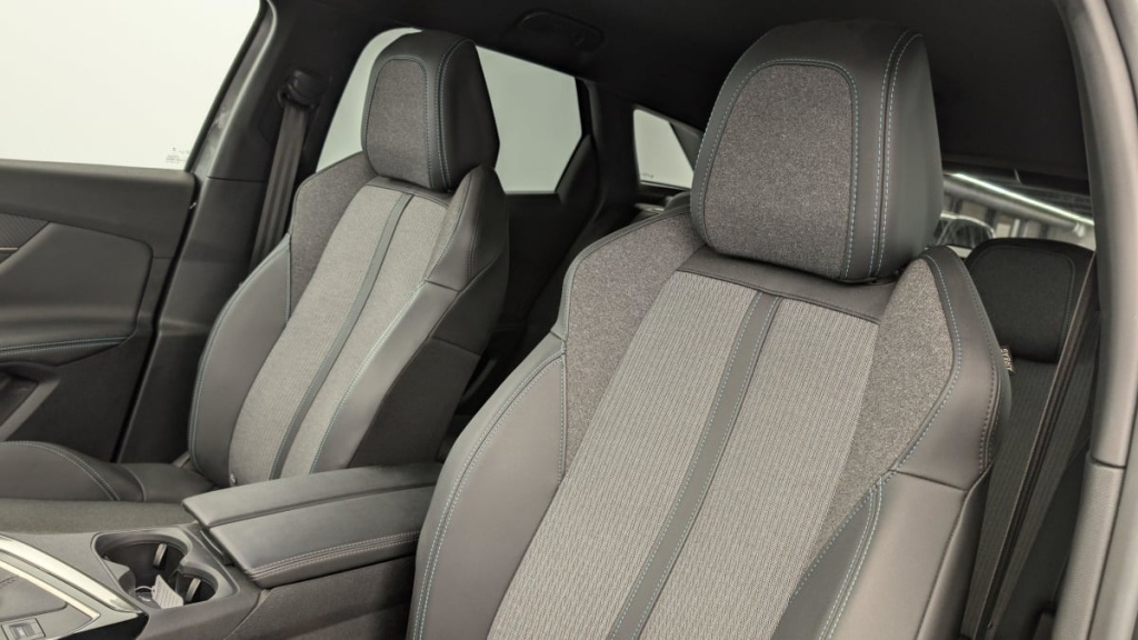 PEUGEOT 3008 PureTech 130ch S S BVM6 Allure Pack - ref: 1-346312 - Photo 16
