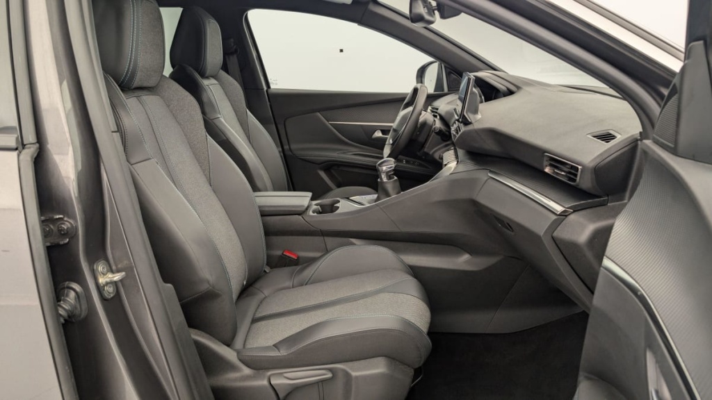 PEUGEOT 3008 PureTech 130ch S S BVM6 Allure Pack - ref: 1-346312 - Photo 9