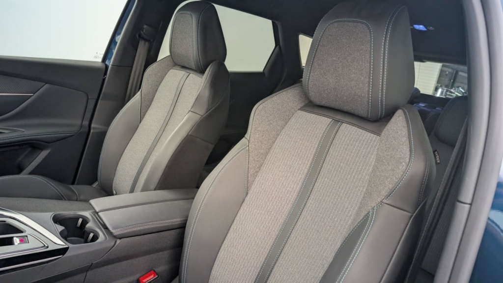 PEUGEOT 3008 Hybrid 180 e-EAT8 Allure Pack - ref: 1-346317 - Photo 16