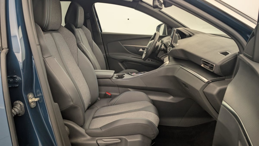 PEUGEOT 3008 Hybrid 180 e-EAT8 Allure Pack - ref: 1-346317 - Photo 9