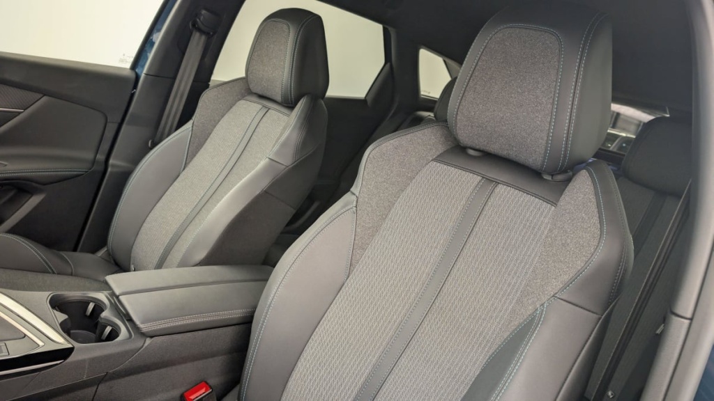 PEUGEOT 3008 PureTech 130ch S S BVM6 Allure Pack - ref: 1-346322 - Photo 16