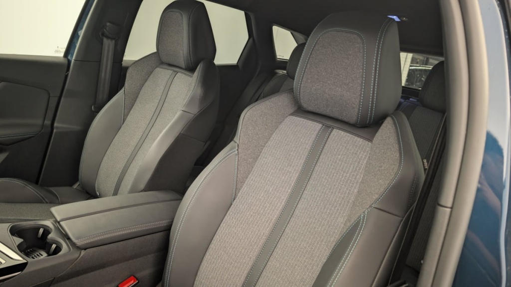 PEUGEOT 3008 PureTech 130ch S S BVM6 Allure Pack - ref: 1-346327 - Photo 16