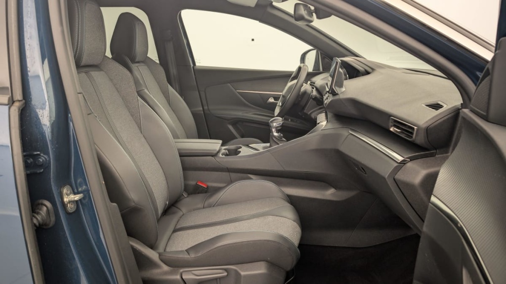 PEUGEOT 3008 PureTech 130ch S S BVM6 Allure Pack - ref: 1-346327 - Photo 9