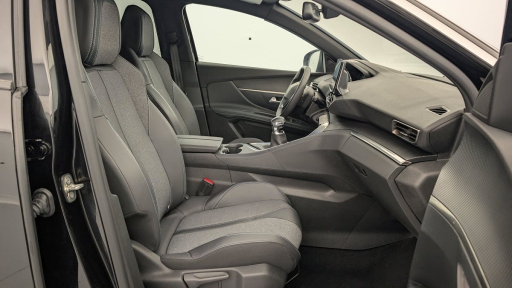 PEUGEOT 3008 PureTech 130ch S S BVM6 Allure Pack - ref: 1-346399 - Photo 9