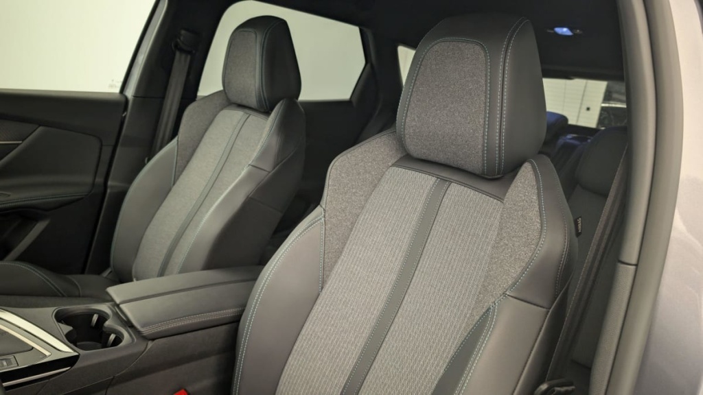 PEUGEOT 3008 PureTech 130ch S S BVM6 Allure Pack - ref: 1-346400 - Photo 16