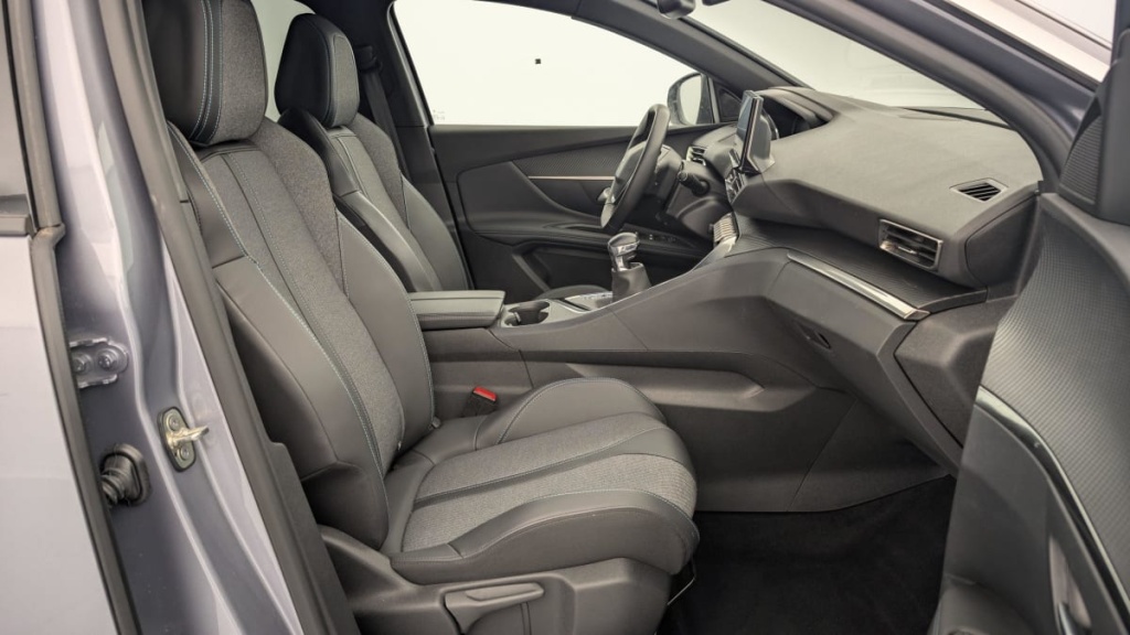 PEUGEOT 3008 PureTech 130ch S S BVM6 Allure Pack - ref: 1-346400 - Photo 9
