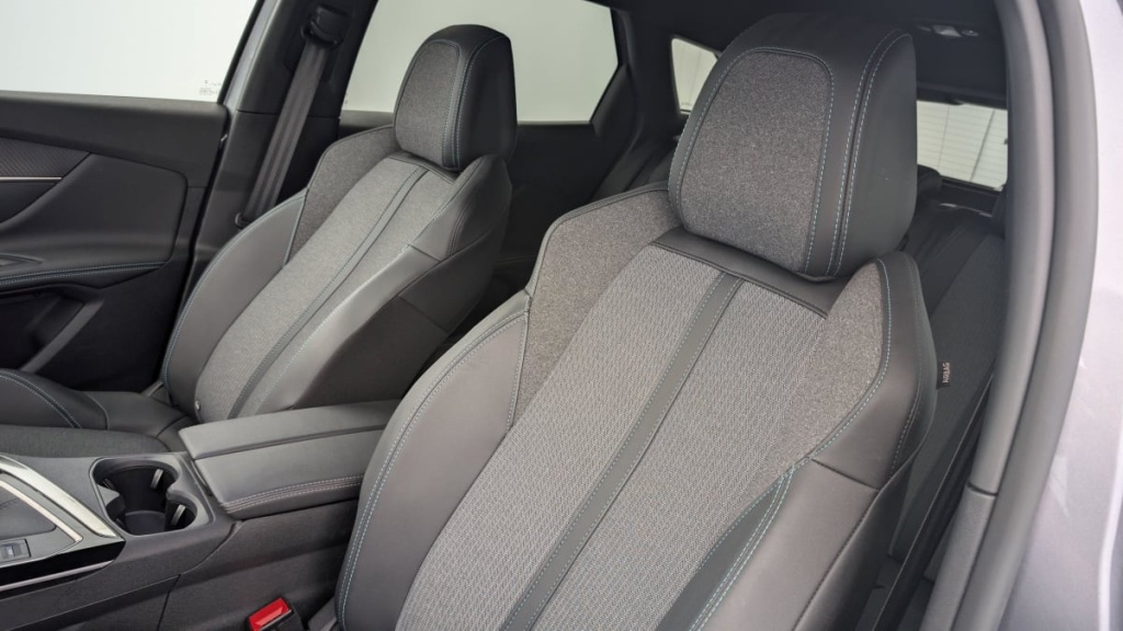 PEUGEOT 3008 PureTech 130ch S S BVM6 Allure Pack - ref: 1-346402 - Photo 16