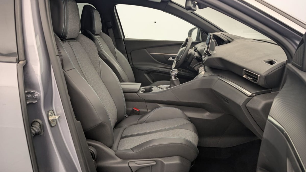 PEUGEOT 3008 PureTech 130ch S S BVM6 Allure Pack - ref: 1-346402 - Photo 9