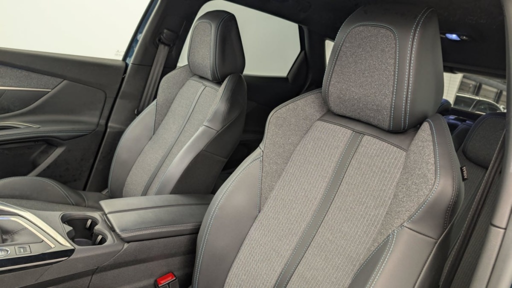 PEUGEOT 3008 PureTech 130ch S S BVM6 Allure Pack - ref: 1-346551 - Photo 16
