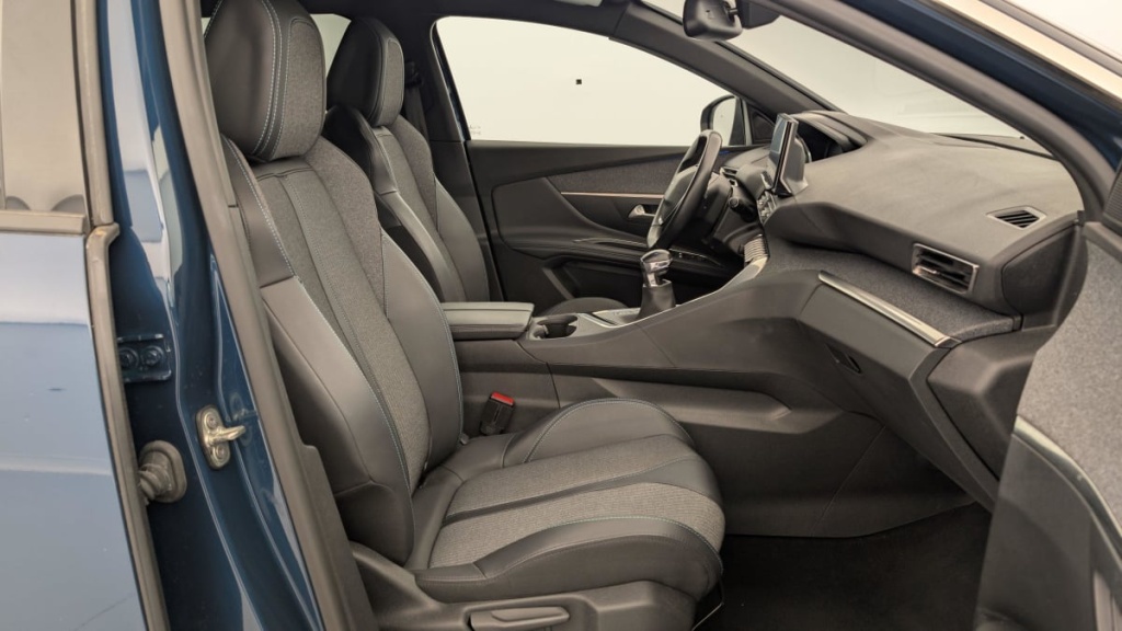 PEUGEOT 3008 PureTech 130ch S S BVM6 Allure Pack - ref: 1-346551 - Photo 9