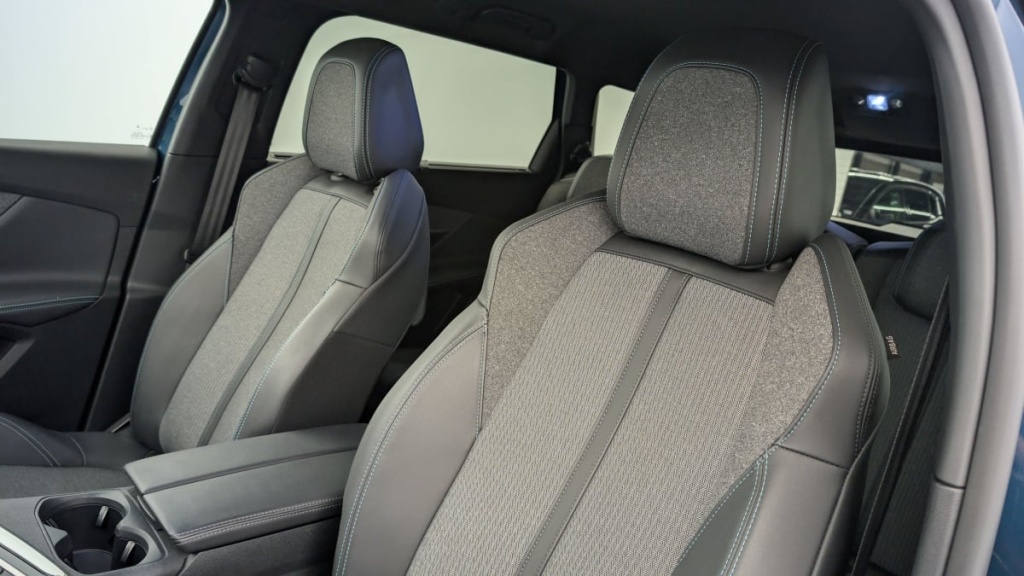 PEUGEOT 5008 PureTech 130ch S S BVM6 Allure Pack - ref: 1-346580 - Photo 16