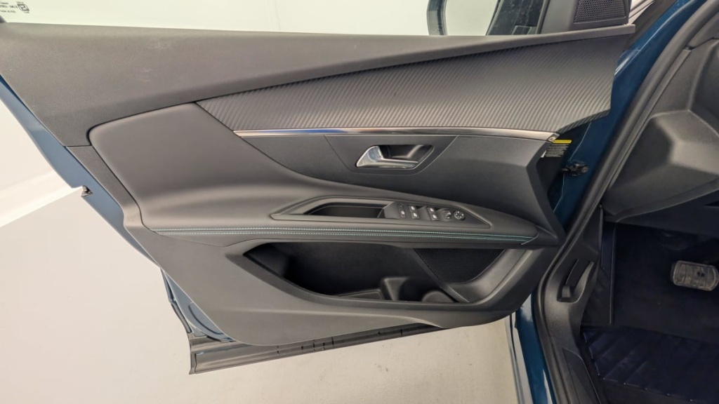 PEUGEOT 3008 Hybrid 136 e-DCS6 Allure Pack - ref: 1-346661 - Photo 19