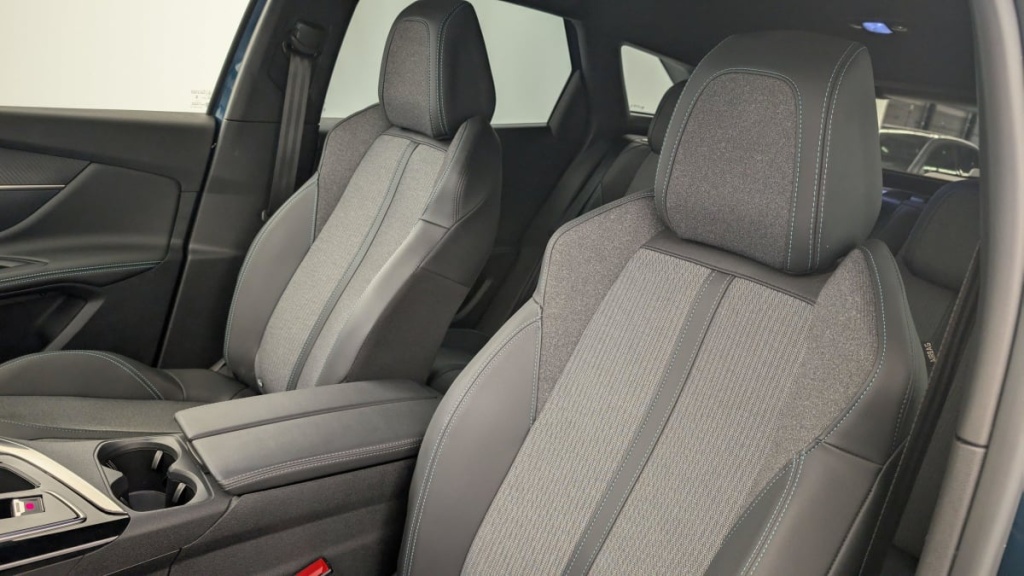 PEUGEOT 3008 Hybrid 136 e-DCS6 Allure Pack - ref: 1-346663 - Photo 15