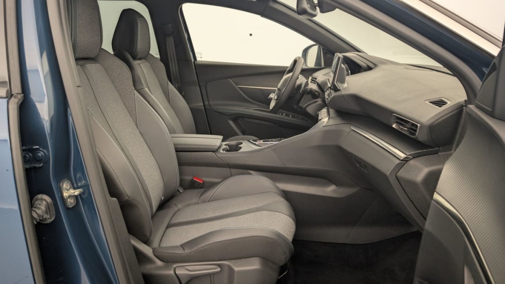 PEUGEOT 3008 Hybrid 136 e-DCS6 Allure Pack - ref: 1-346663 - Photo 9