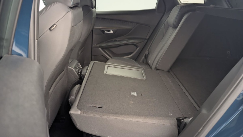 PEUGEOT 3008 Hybrid 136 e-DCS6 Allure Pack - ref: 1-346664 - Photo 12