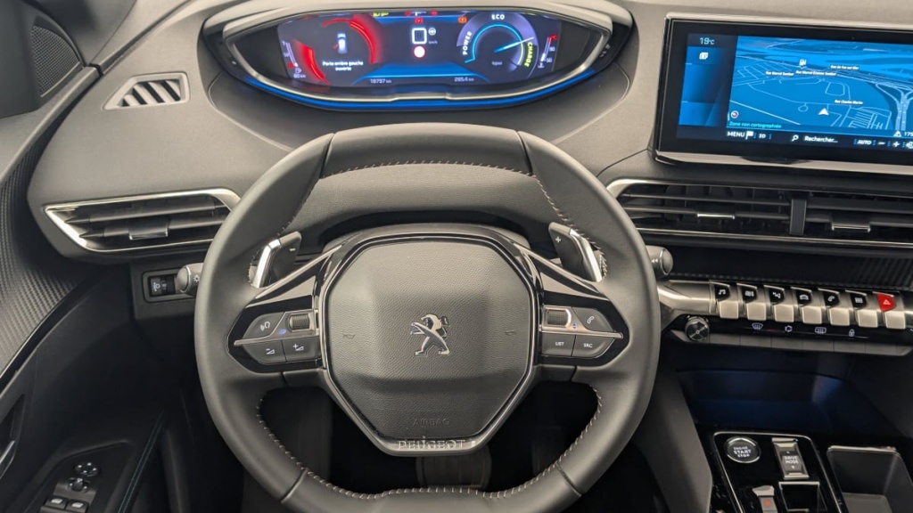 PEUGEOT 3008 Hybrid 136 e-DCS6 Allure Pack - ref: 1-346664 - Photo 14