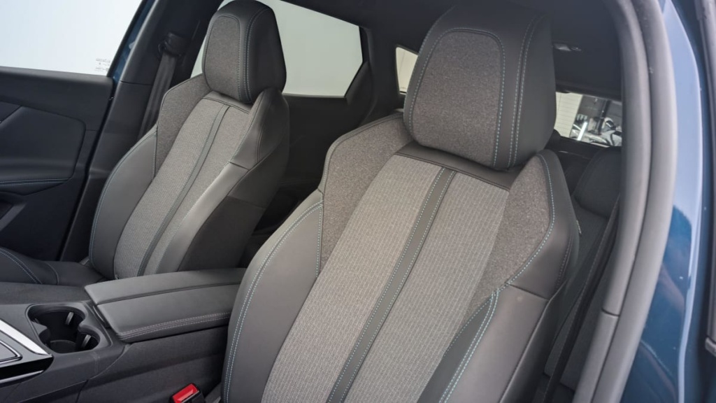 PEUGEOT 3008 Hybrid 136 e-DCS6 Allure Pack - ref: 1-346664 - Photo 16