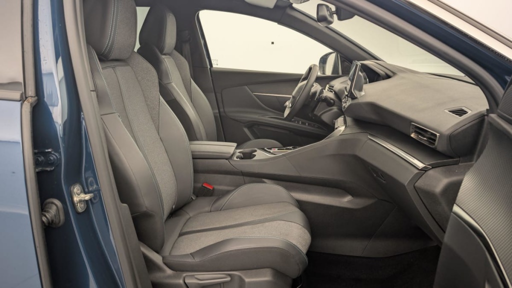 PEUGEOT 3008 Hybrid 136 e-DCS6 Allure Pack - ref: 1-346664 - Photo 9