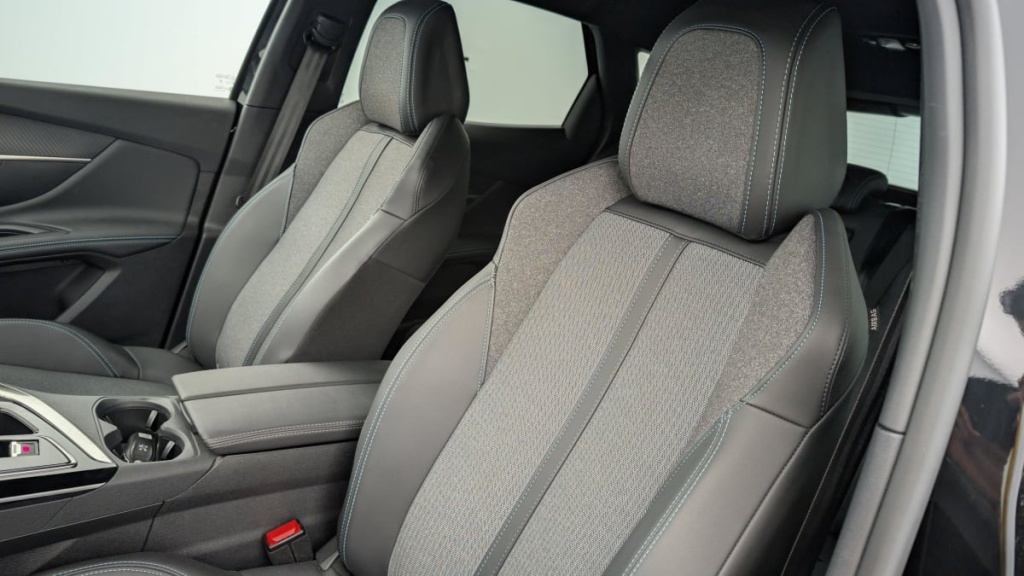 PEUGEOT 3008 Hybrid 136 e-DCS6 Allure Pack - ref: 1-346690 - Photo 16