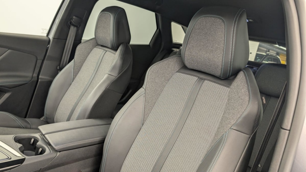 PEUGEOT 3008 Hybrid 136 e-DCS6 Allure Pack - ref: 1-346693 - Photo 15