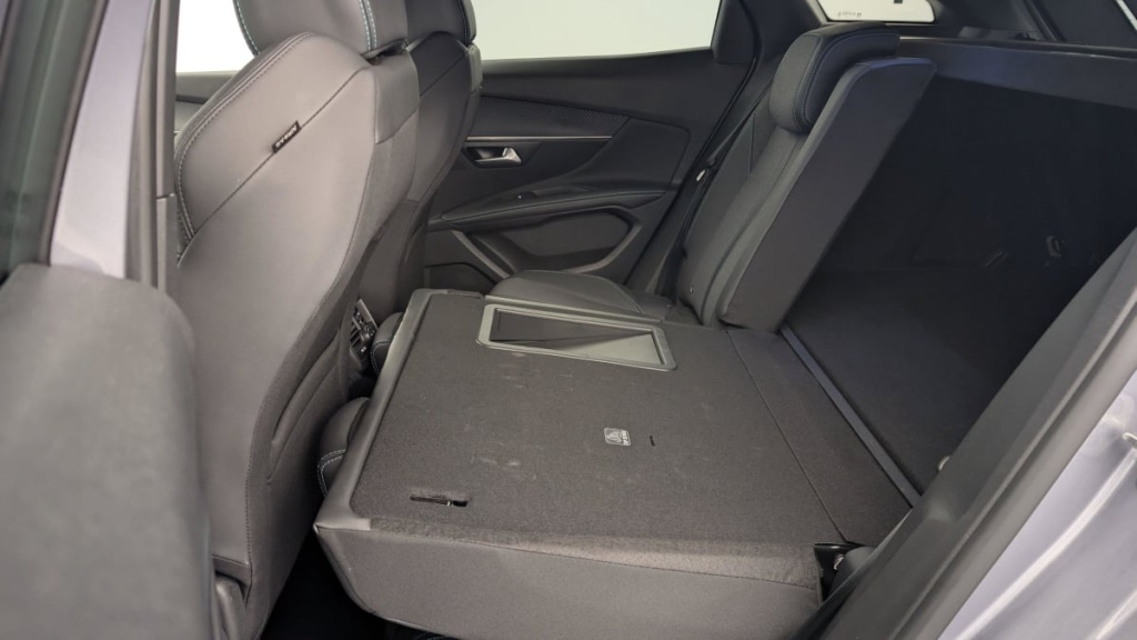 PEUGEOT 3008 Hybrid 136 e-DCS6 Allure Pack - ref: 1-346697 - Photo 12