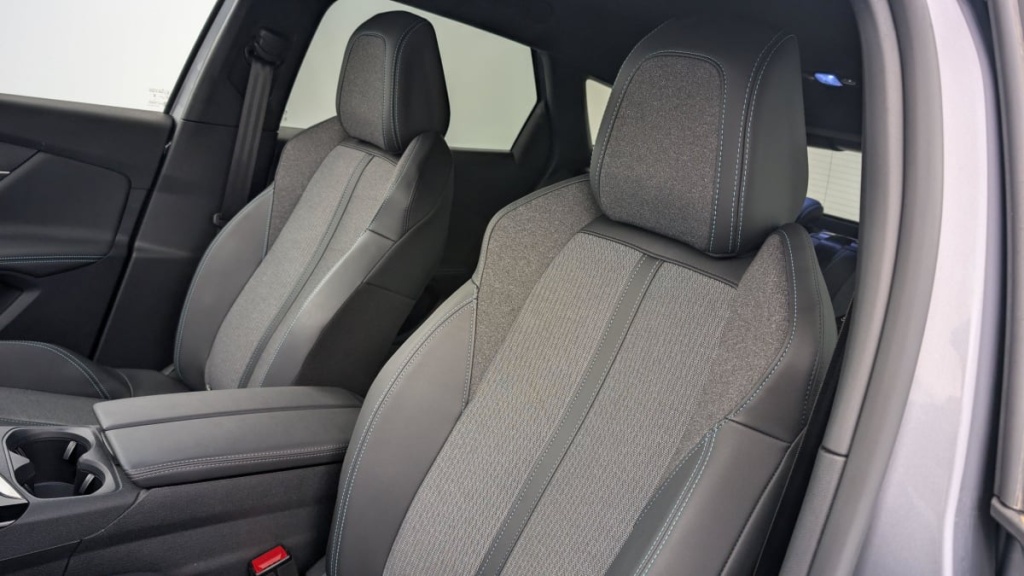 PEUGEOT 3008 Hybrid 136 e-DCS6 Allure Pack - ref: 1-346697 - Photo 16