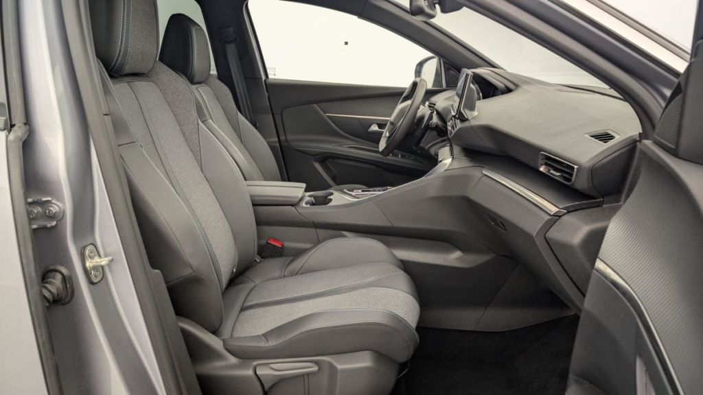 PEUGEOT 3008 Hybrid 136 e-DCS6 Allure Pack - ref: 1-346698 - Photo 9