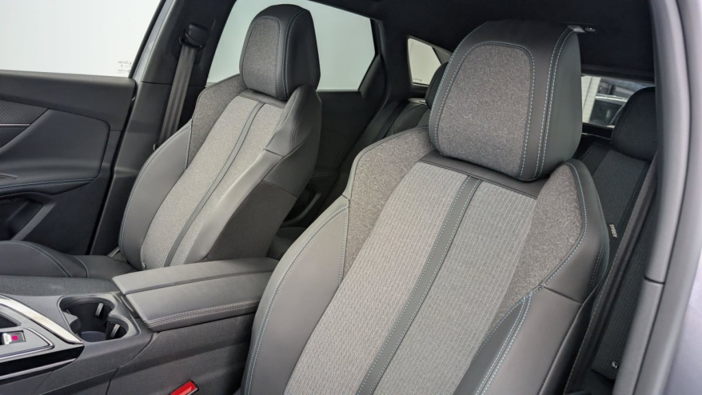 PEUGEOT 3008 Hybrid 136 e-DCS6 Allure Pack - ref: 1-346699 - Photo 16