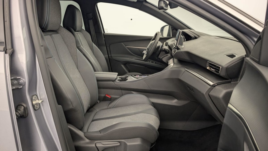 PEUGEOT 3008 Hybrid 136 e-DCS6 Allure Pack - ref: 1-346699 - Photo 9